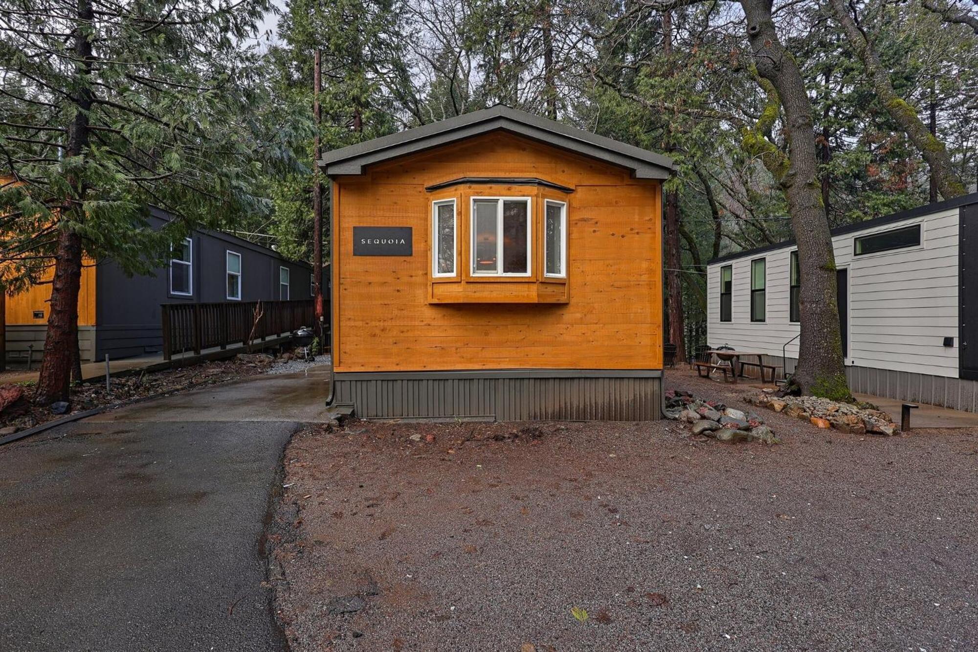 Cave Springs Resort Dunsmuir Buitenkant foto