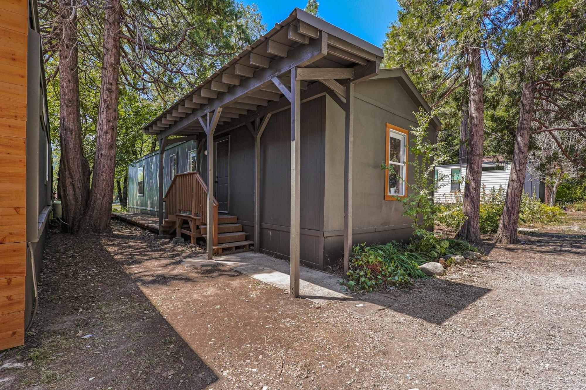 Cave Springs Resort Dunsmuir Buitenkant foto