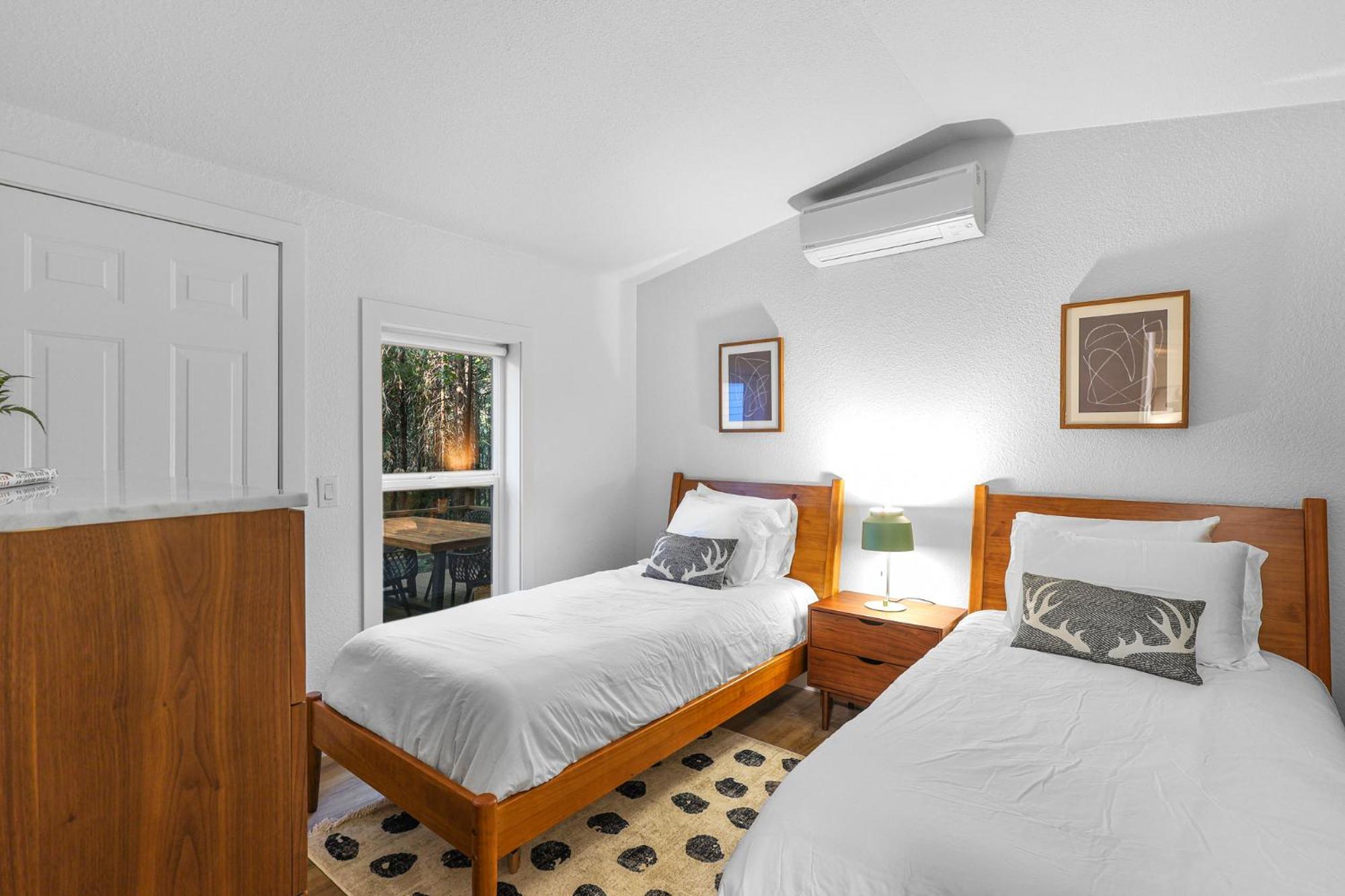 Cave Springs Resort Dunsmuir Buitenkant foto
