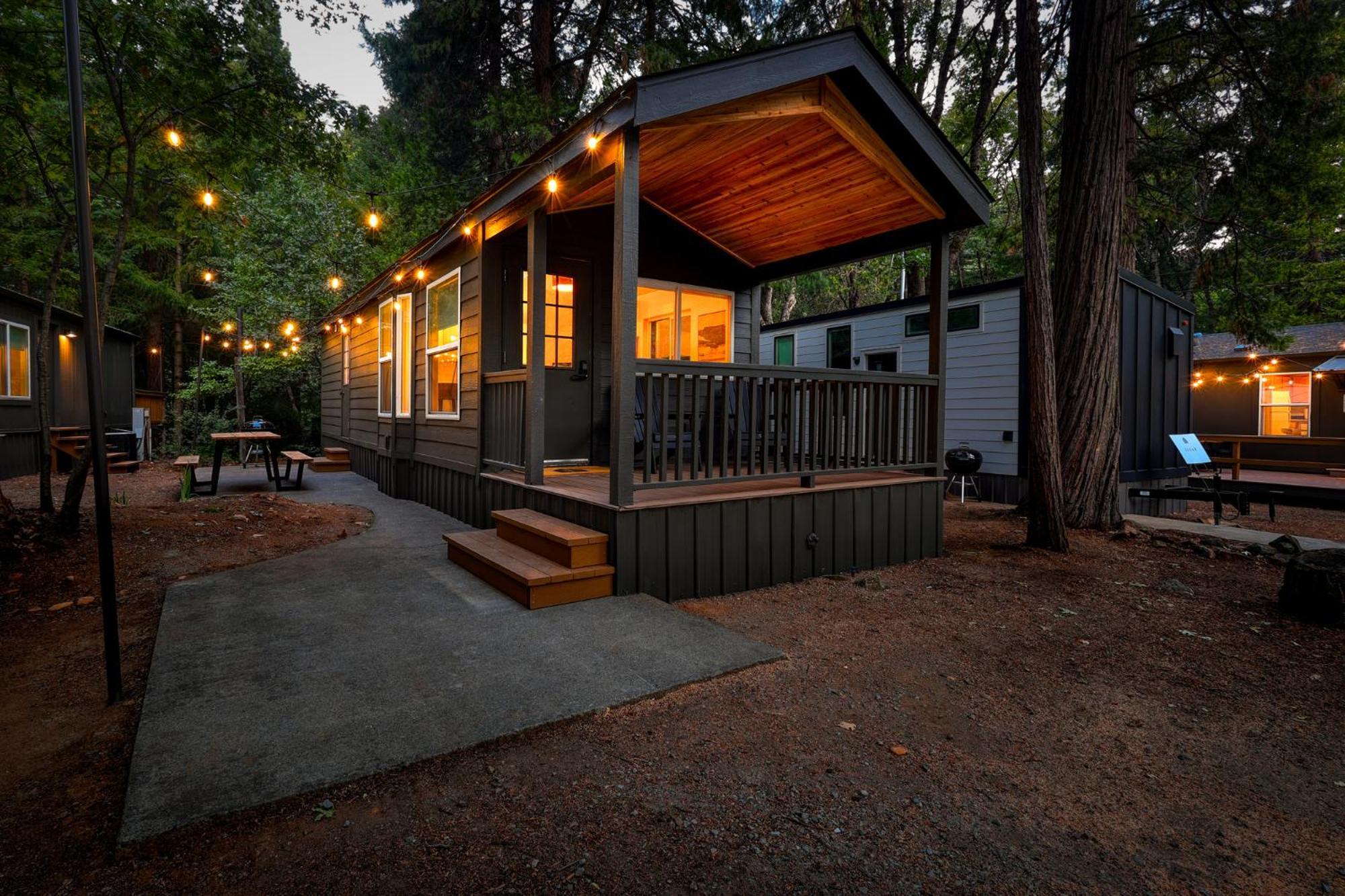 Cave Springs Resort Dunsmuir Buitenkant foto