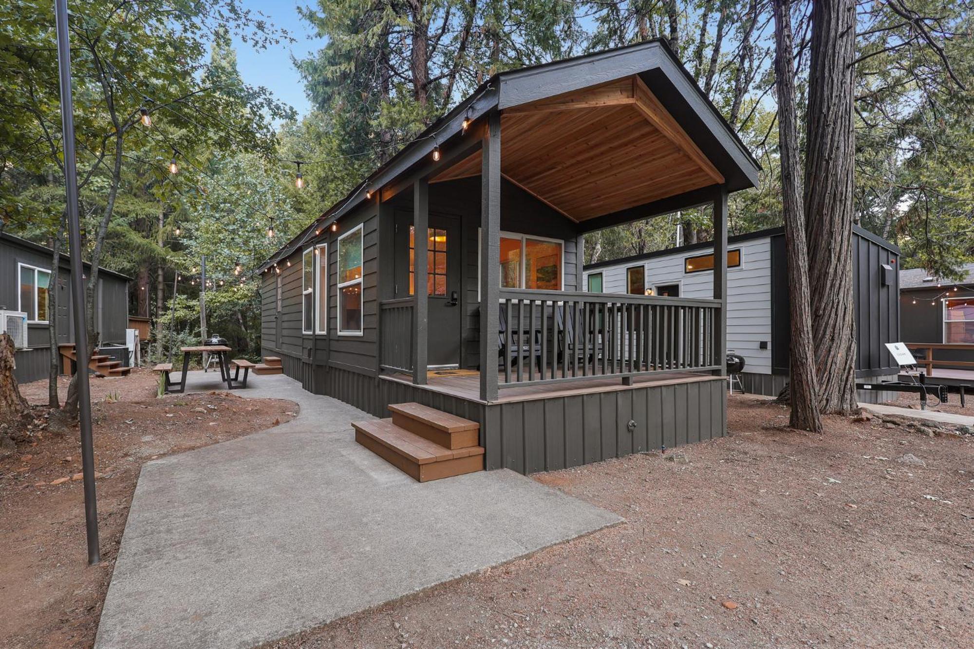 Cave Springs Resort Dunsmuir Buitenkant foto