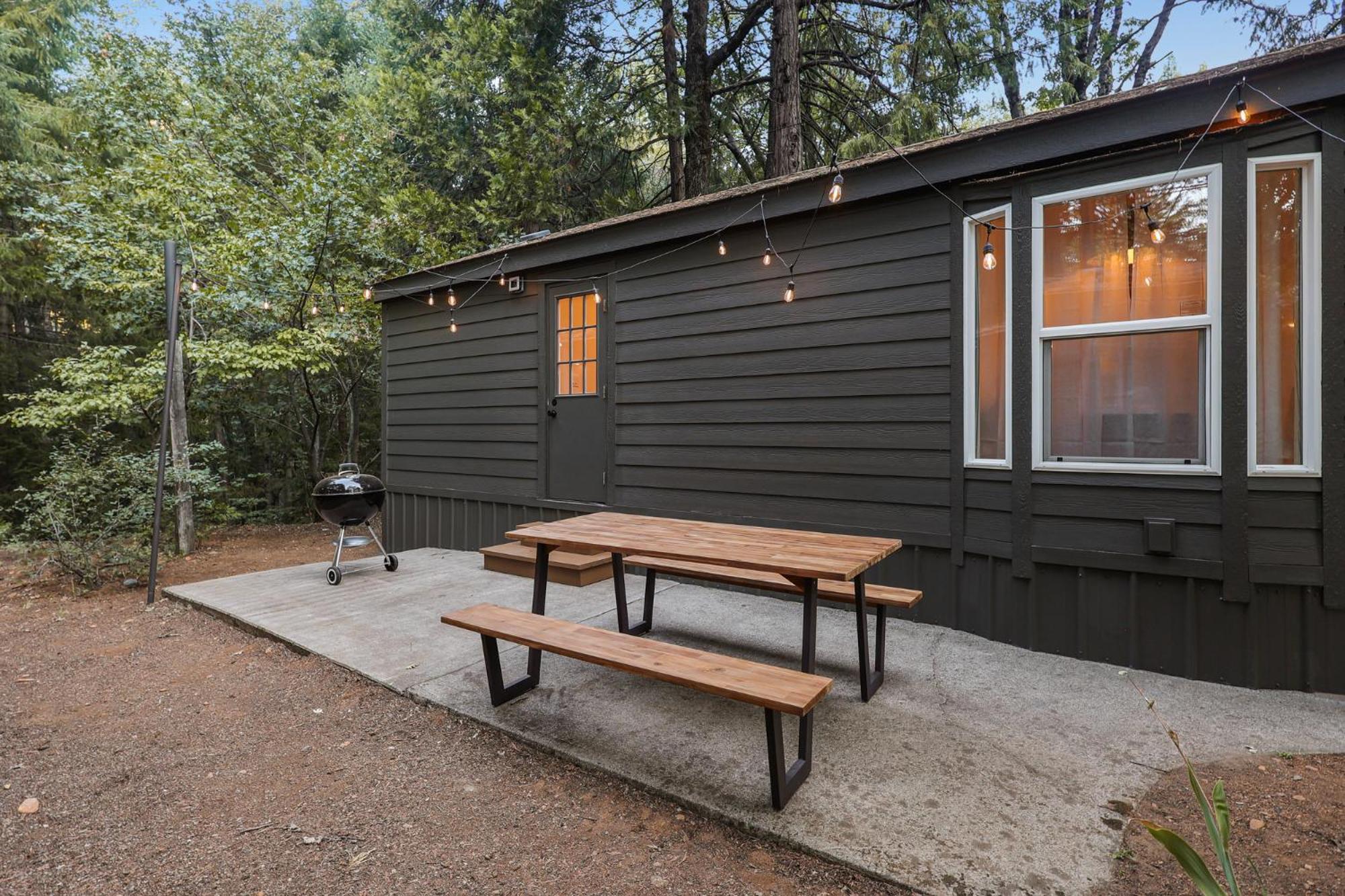 Cave Springs Resort Dunsmuir Buitenkant foto