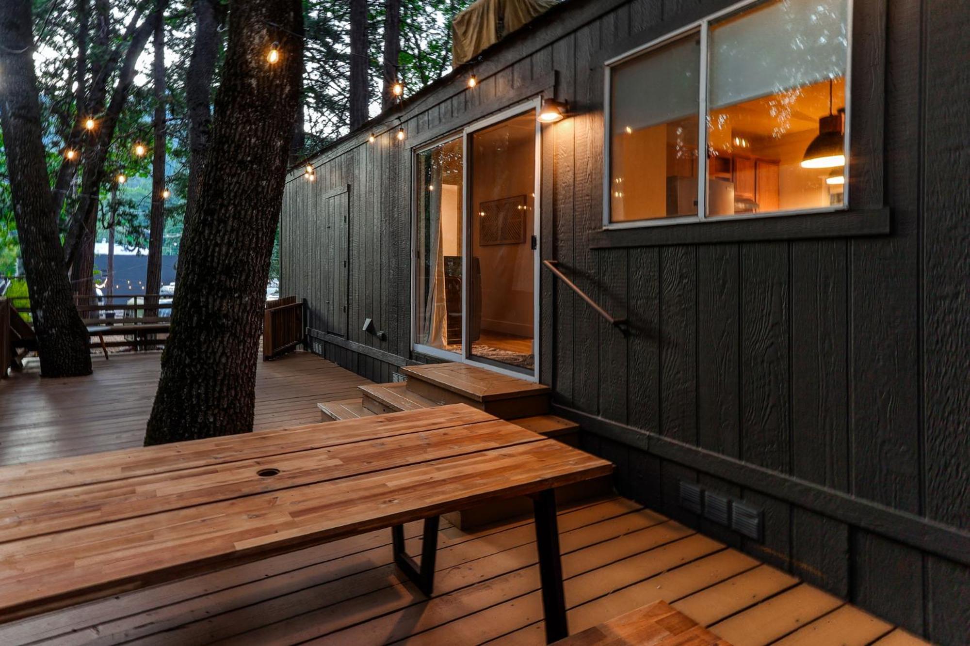 Cave Springs Resort Dunsmuir Buitenkant foto