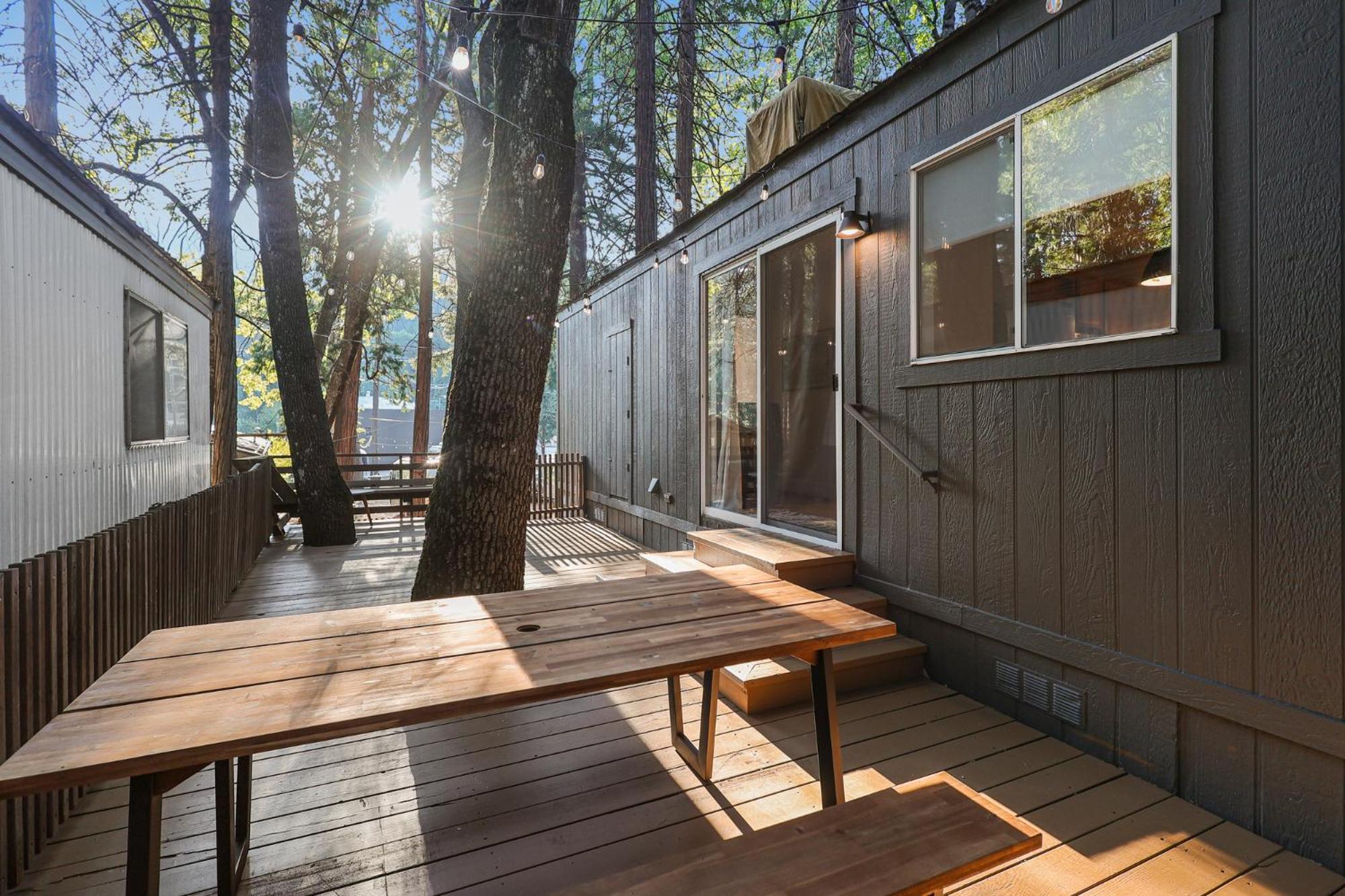 Cave Springs Resort Dunsmuir Buitenkant foto